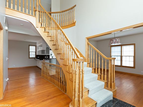 2nd image of 212 Rosewood Ct