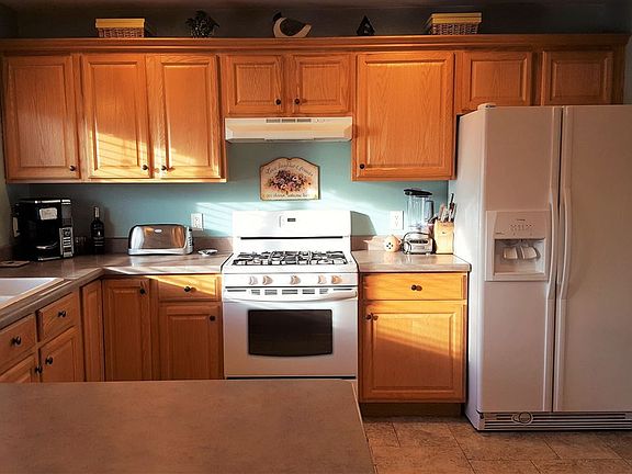 3rd image of 2660 Winchester Dr