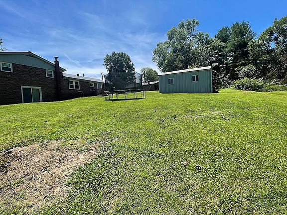 3rd image of 61 Lakeview Dr