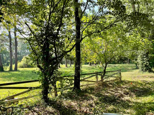 77 Galloway Rd, Mayfield, KY 42066
