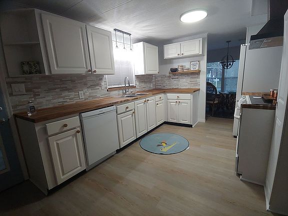 5th image of 6418 Lakewood Dr #B