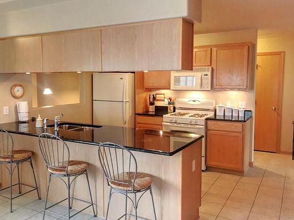 2nd image of 636 Queens Ct #3