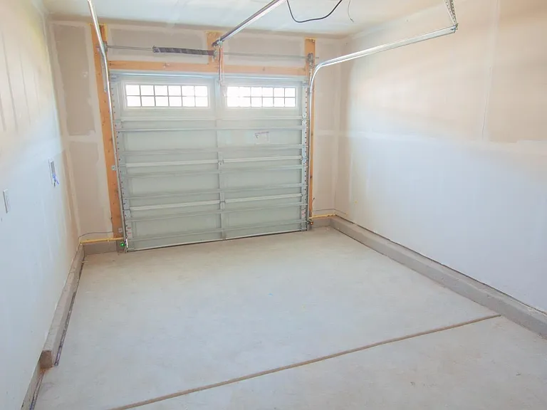 261 Christiana Ln #F — Photo 4