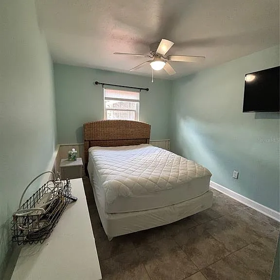 1008 Estremadura Dr — Photo 15