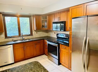 409 3rd St, Palisades Park, NJ 07650
