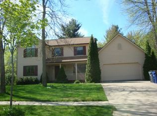 1512 Peppermill Cir, Midland, MI 48642