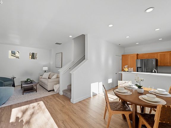 4th image of 5243 Wales Dr