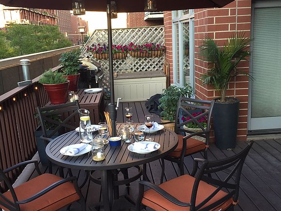 2nd image of 657 W Fulton St Unit 209
