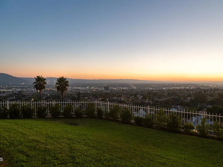 1234 E Tujunga Ave — Photo 67