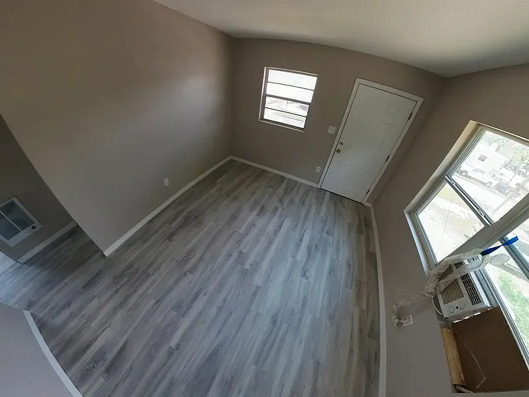 601 W Jackson St — Photo 6