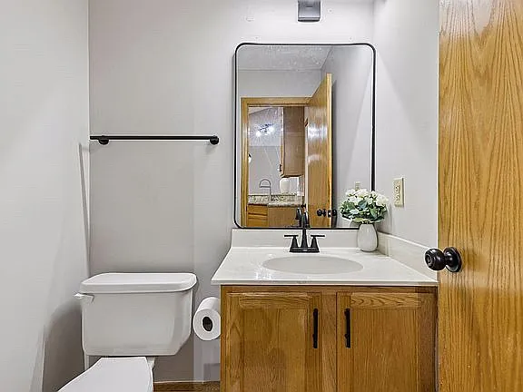 2 bed, 1.5 bath, 1256 sqft, $1,799 — Photo 2