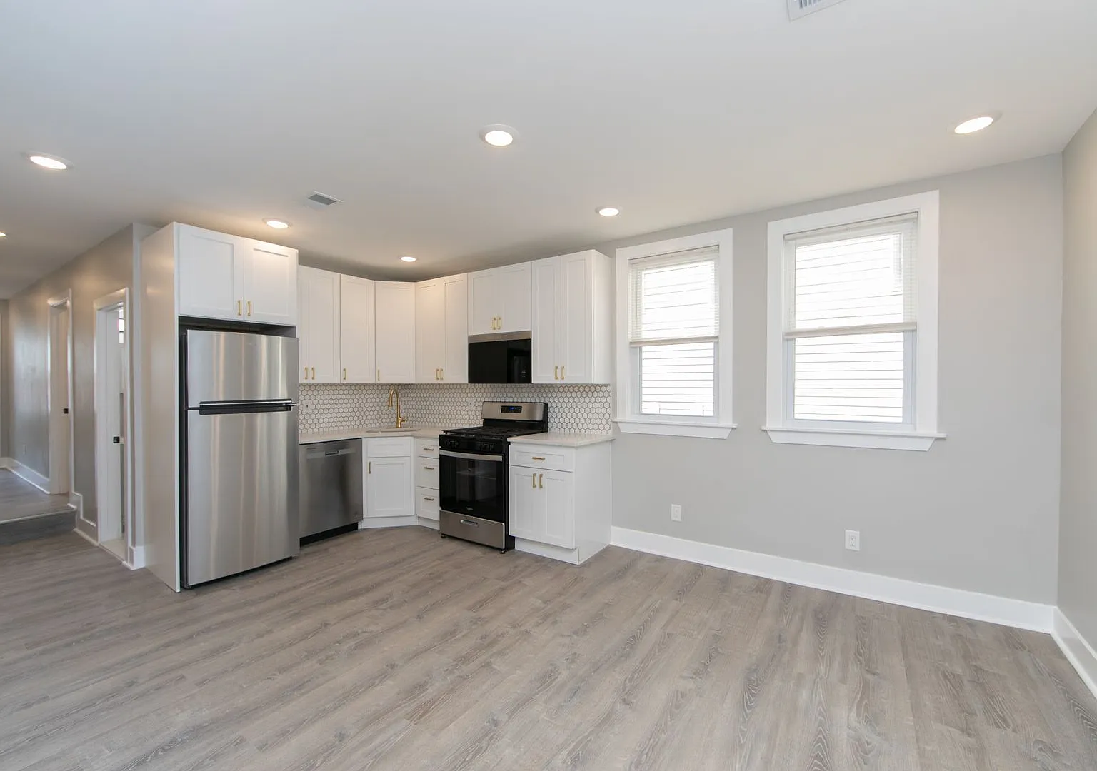 Beautiful Gut Renovated 2 Bed/1 Bath 2nd Floor Apartment on Broadway Avenue in Camden! — Photo 2