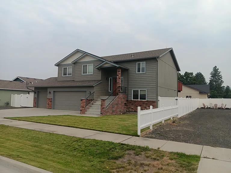 18207 E Montgomery Ave — Photo 11