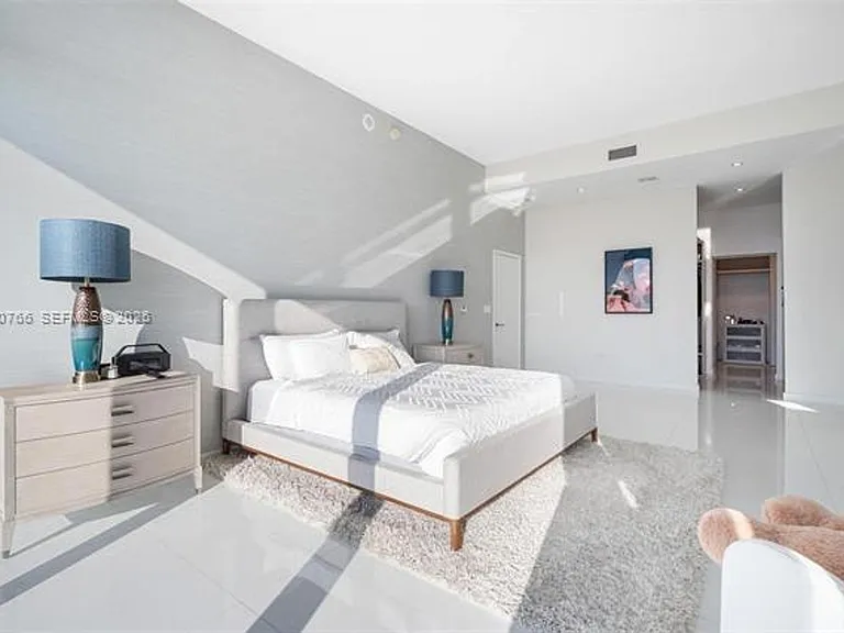 88 SW 7th St #4203 — Photo 27