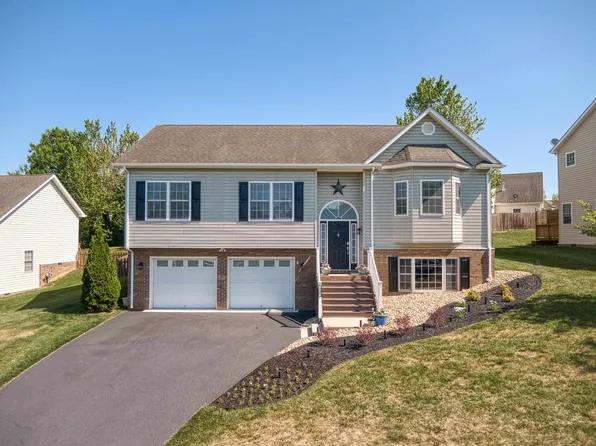 240 Meadow Dr, Christiansburg, VA 24073