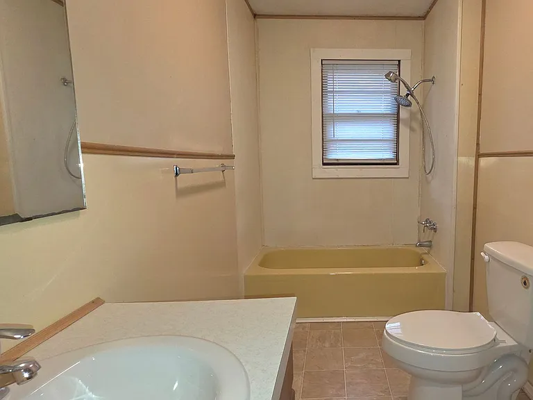 1423 E Cairo St — Photo 3