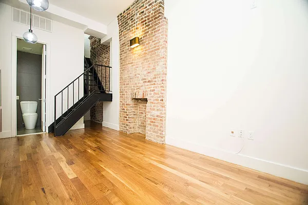 Rented by Nooklyn NYC LLC | media 24
