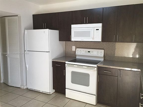 2nd image of 2840 Fillmore St APT 3