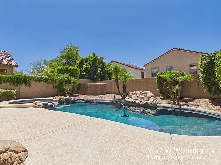 2557 W Woburn Ln — Photo 23