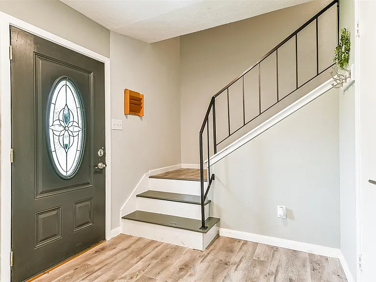 207 Woodvale Dr — Photo 6