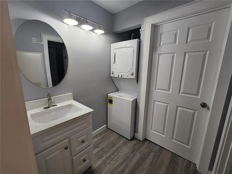 2815 Rio Grande St #215 — Photo 4