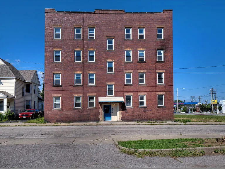 1406 W 75th St — Photo 31