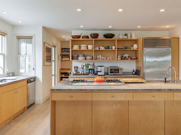 4th image of 859 Sagaponack Ct