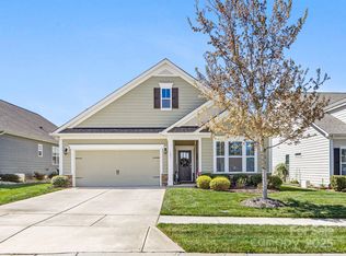 121 Hanks Bluff Dr, Mooresville, NC 28117