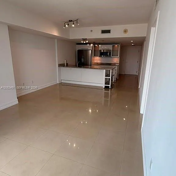 185 SW 7th St #2505 — Photo 4