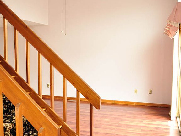 2nd image of 25 Arthur Dr #3