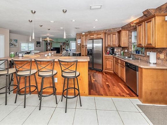 5th image of 5864 Viola Rd