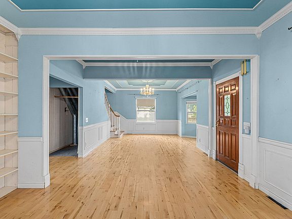 3rd image of 802 W Main Ave