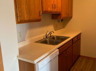 Hallcrest Apartments - 409 East 15th Street, Pella, IA 50219