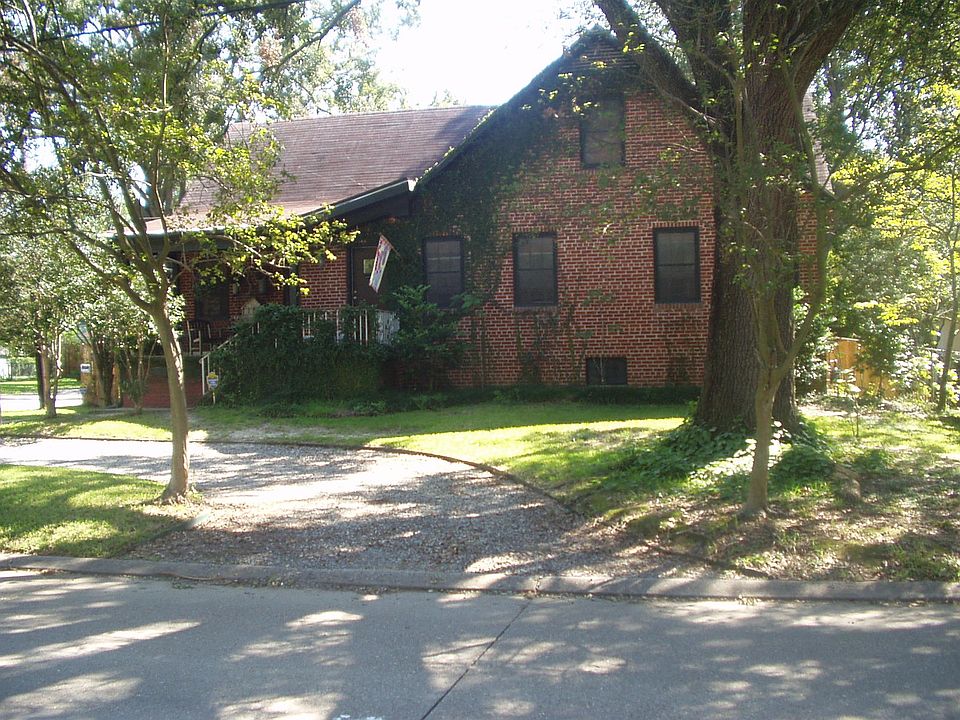 253 West Drive