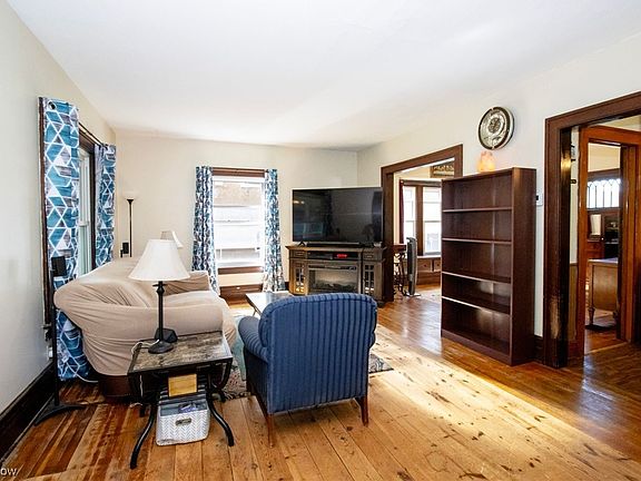 4th image of 320 N Grant St
