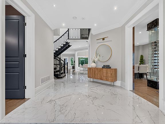 4th image of 33 Munro Blvd