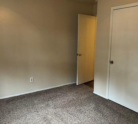 4th image of 400 Rosewood Ave