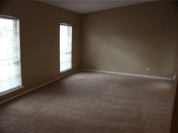 3rd image of 6310 Fallbrook Dr