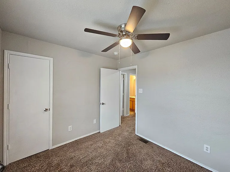 4601 Hudson Dr #D — Photo 15
