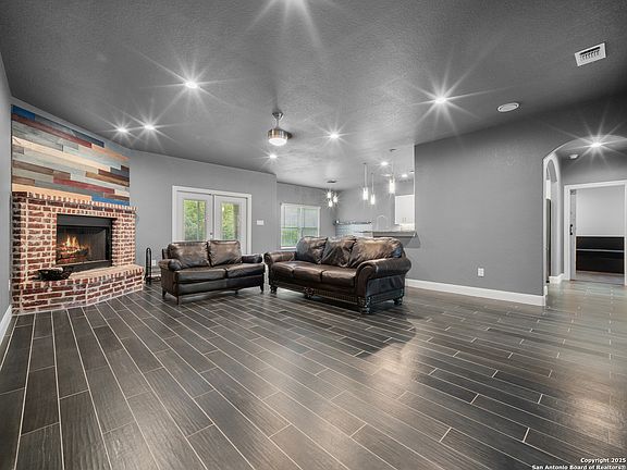 4th image of 5715 Silvercrest