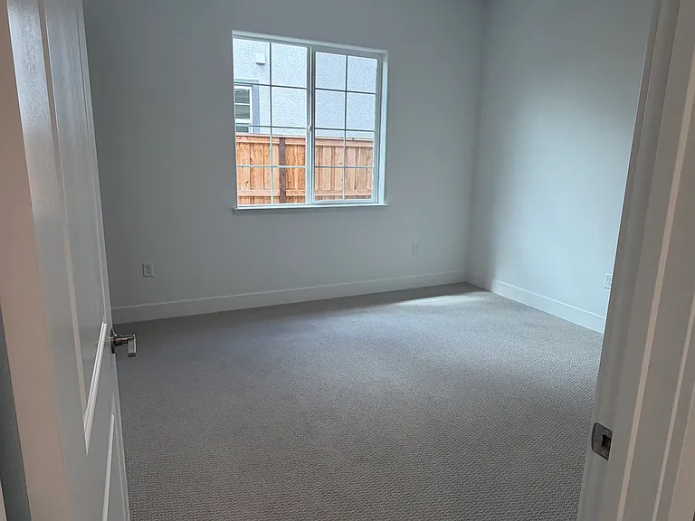 385 E Gobind Blvd — Photo 3