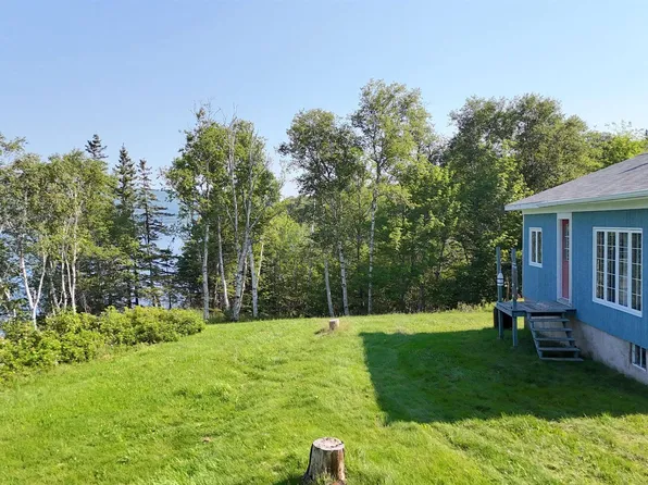 11805 Kempt Head Rd, Boularderie Centre, NS B1X 1K4