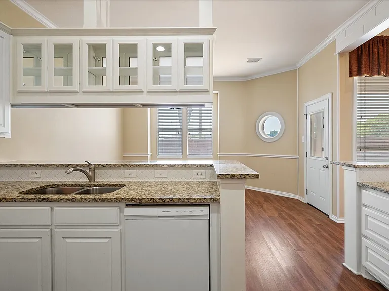 1106 Brook Arbor Dr — Photo 5