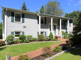 3137 Gomer St, Yorktown Heights, NY 10598