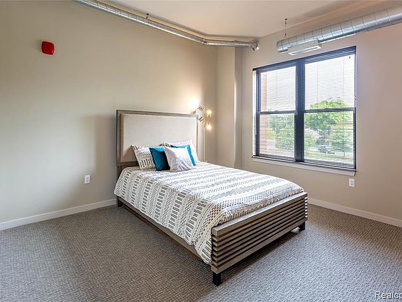 5th image of 250 E Washington St #123