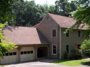 3 Davis Rd, Woodbridge, CT 06525