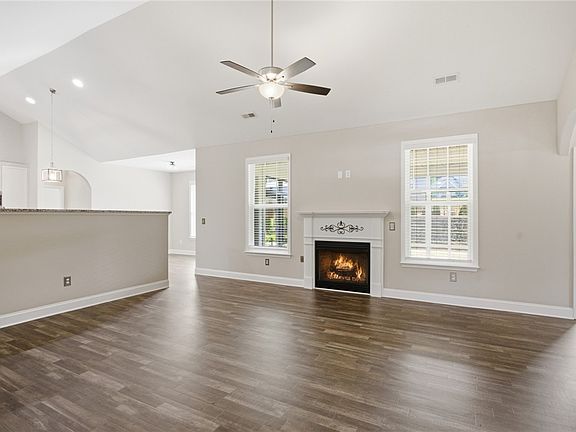 4th image of 403 Wisteria Ct