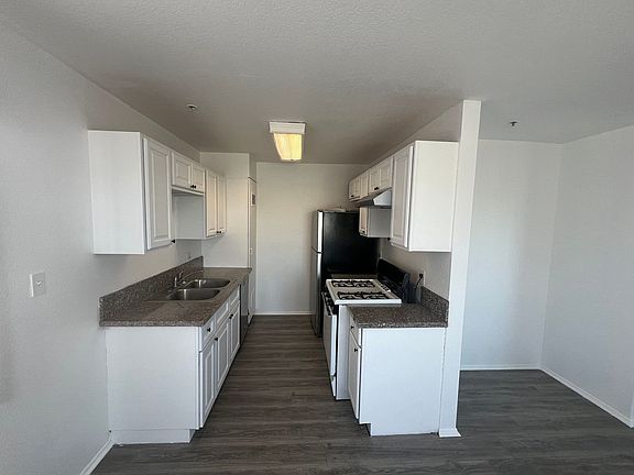 4th image of 214 E Hyde Park Blvd APT 5
