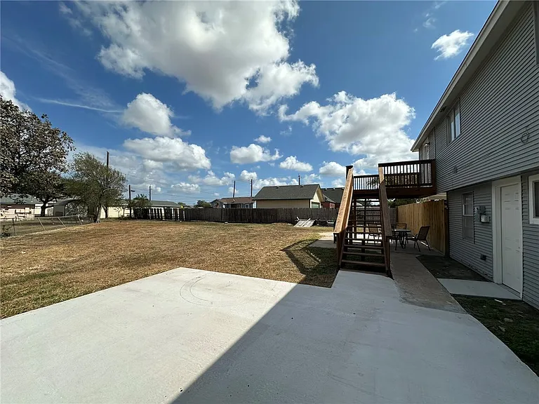 201 Volpe Cir — Photo 25