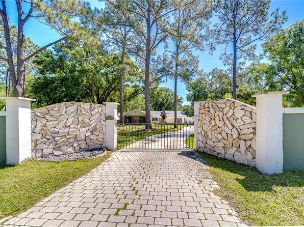 1120 Country Ln, Lutz, FL 33558